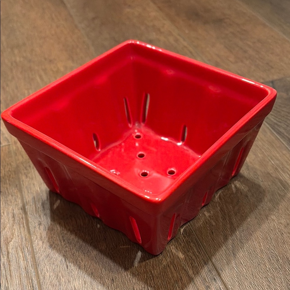 Crate‎ & Barrel Ceramic Berry Box